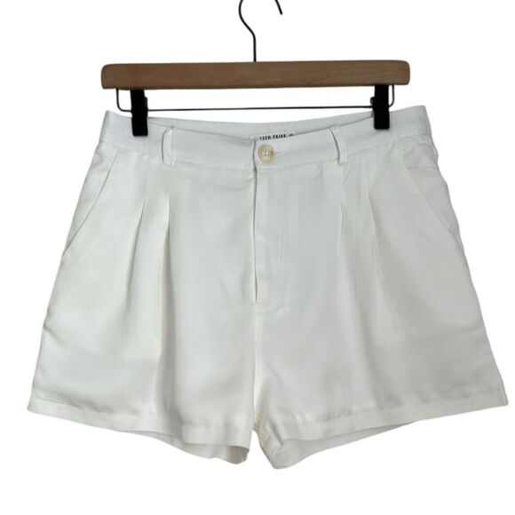 12th Tribe White Pleated High Waist Shorts Size L (Runs Smaller) - Picture 1 of 9